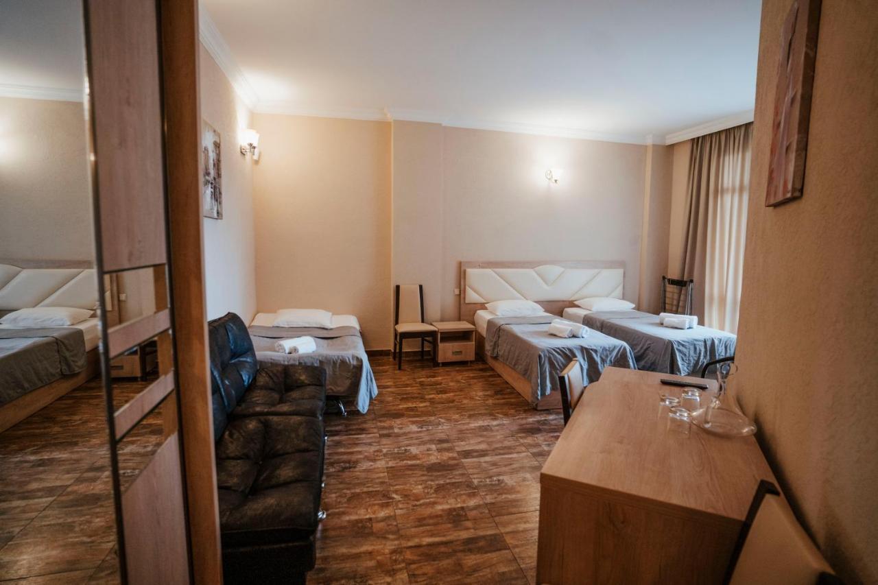 Hotel General Batumi Luaran gambar
