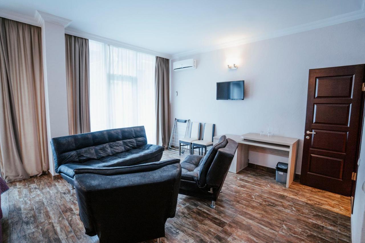Hotel General Batumi Luaran gambar