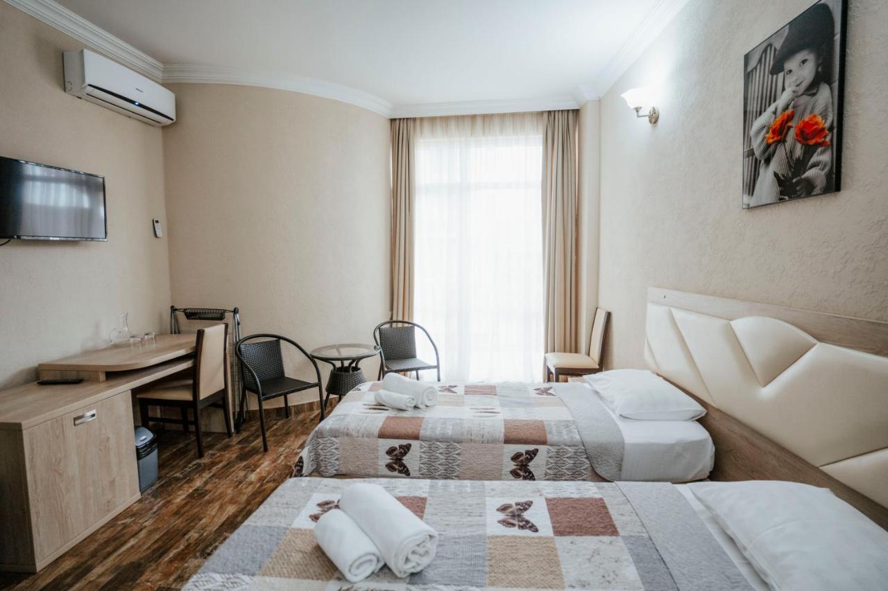 Hotel General Batumi Luaran gambar