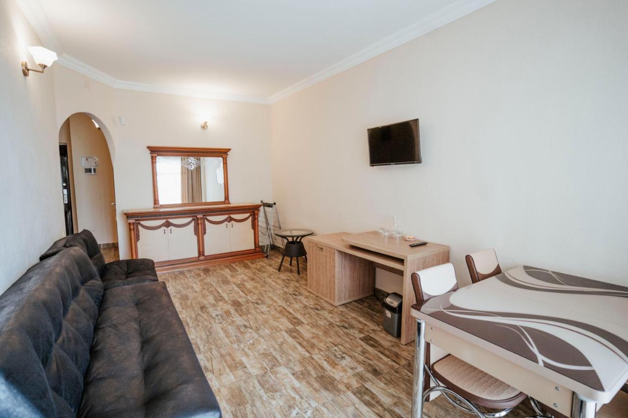 Hotel General Batumi Luaran gambar