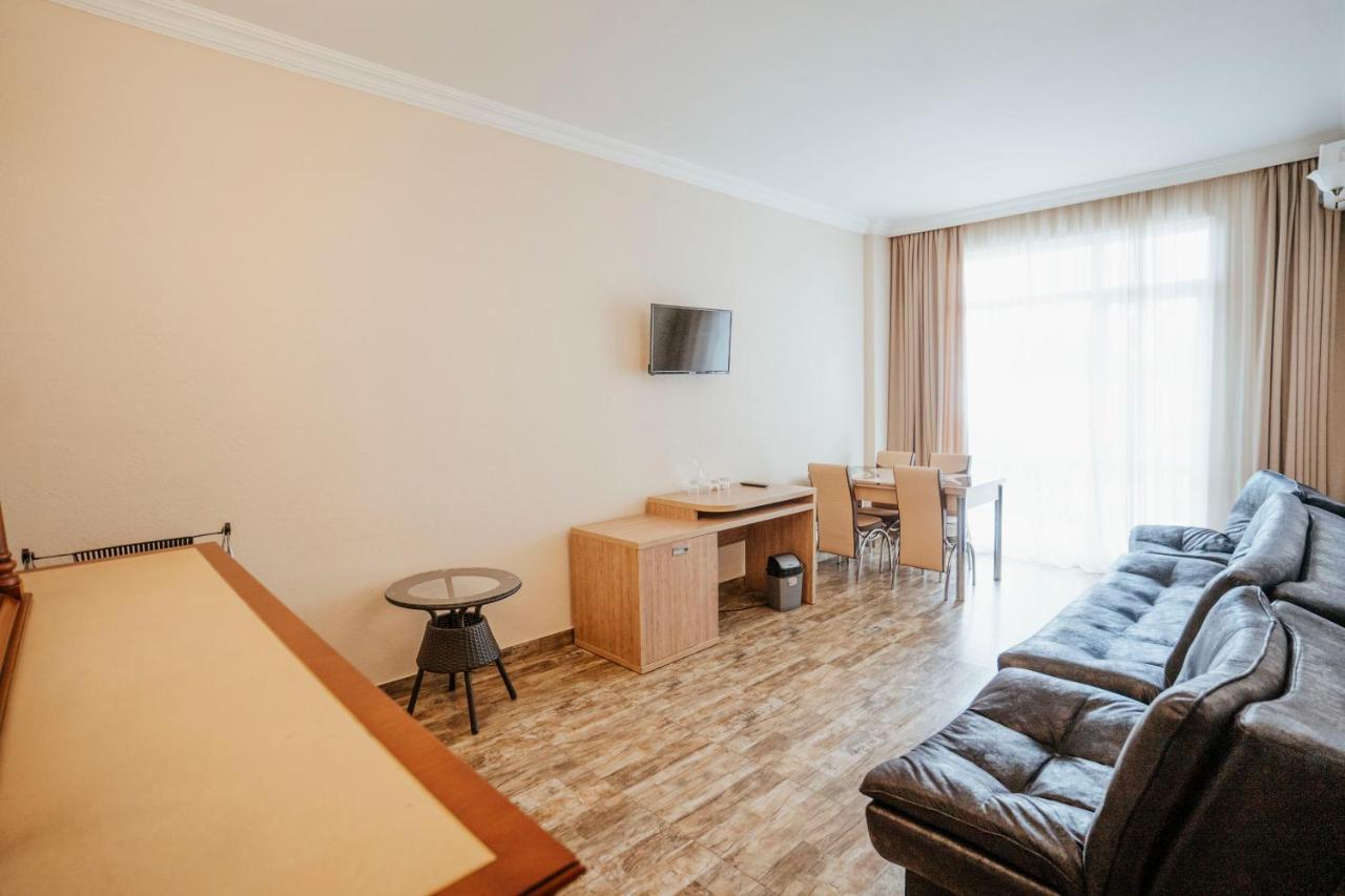 Hotel General Batumi Luaran gambar