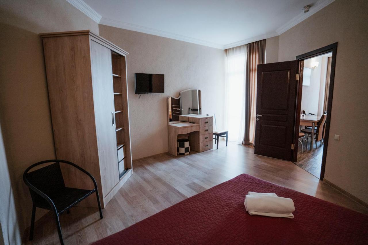 Hotel General Batumi Luaran gambar